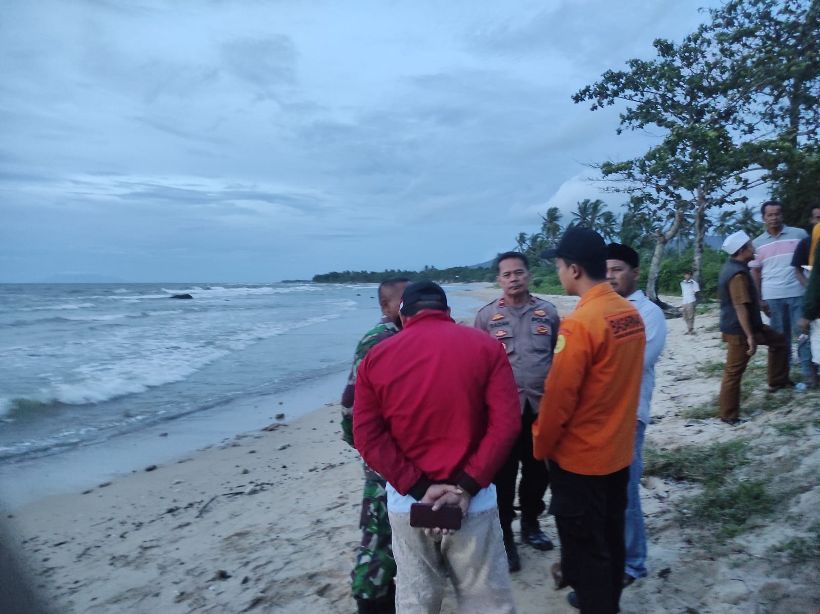 Cari Korban Terseret Ombak di Carita Tim Gabungan Sisir Tiga