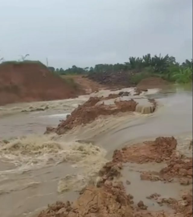 Viral Tanggul Sungai Ciujung Di Kabupaten Serang Jebol, BPBD : Bukan ...