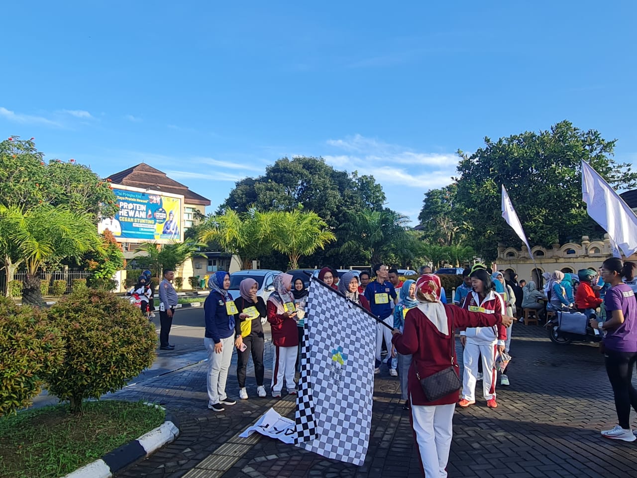 ASN di lingkup Pemprov Banten mengikuti pengukuran kebugaran yang dilakukan oleh Dinkes Provinsi Banten.