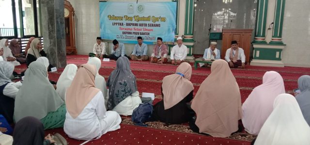 Tadarus Khotmil Qur'an di Masjid Al Furqon, Perumahan Taman Lopang Indah, Kota Serang, Jumat (14/4/2023) sore.