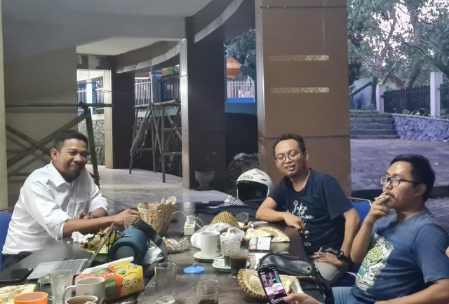 Fauzan Dardiri didampingi tim menemui Kepala Dinas Pekerjaan Umum dan Penataan Ruang atau PUPR Provinsi Banten, Arlan Marzan.