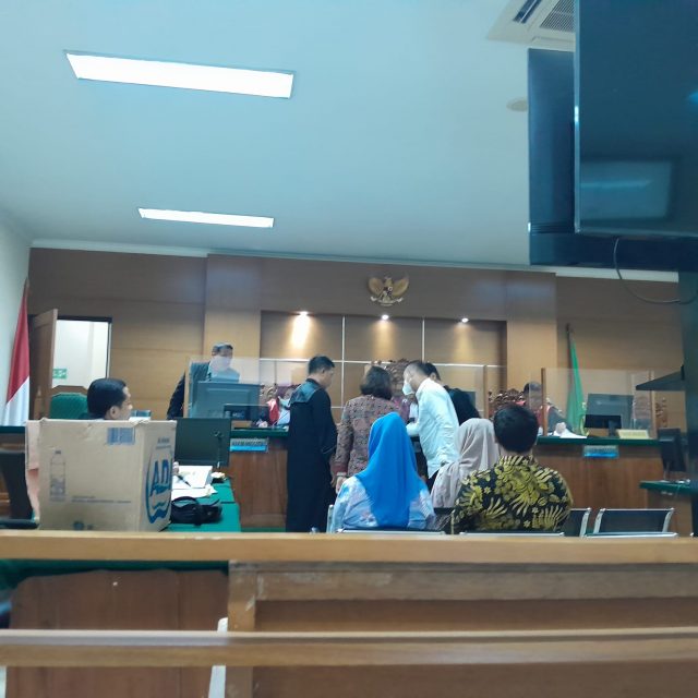 Sidang kasus pembobolan rekening prioritas nasabah bank BRI di Pengadilan Negeri Serang. (Foto: Aidindra/Bantennews.co.id)