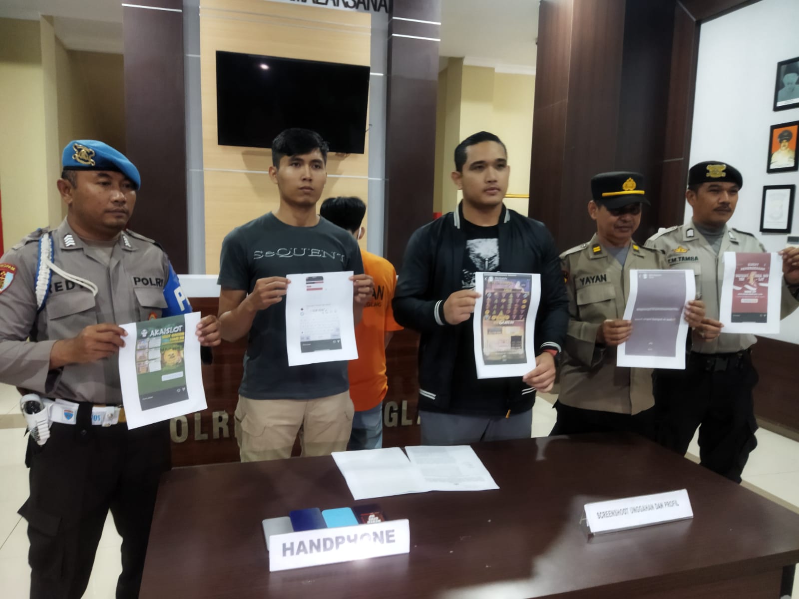 Promosikan Situs Judi Online, Polisi Tangkap 4 Selebgram Asal Pandeglang |  BantenNews.co.id -Berita Banten Hari Ini