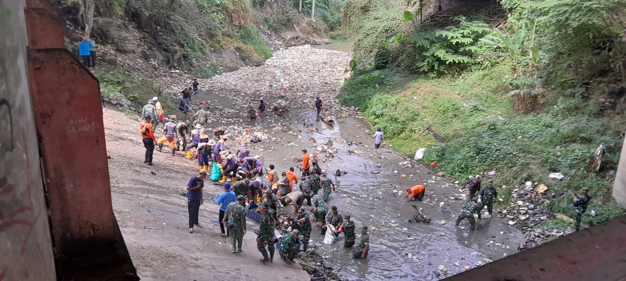 Jadi Sungai Sampah Pemkot Serang Bersihkan Aliran Sungai Cibanten