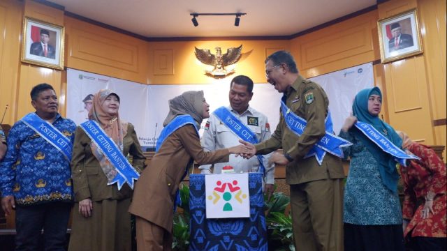 Kepala Dinkes Banten Ati Pramudji Hastuti meluncurkan program Pos Terpadu Cegah dan Tanggulangi Stunting (Poster Cetting).