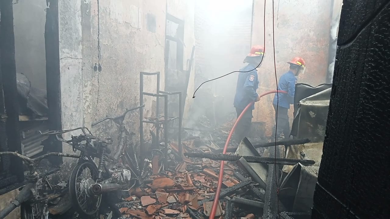 Diduga Akibat Arus Pendek Listrik Rumah Di Lebak Terbakar BantenNews Co Id Berita Banten